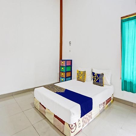 Hotel Oyo 92006 Kost Sejahtera Syariah Sidoarjo Esterno foto