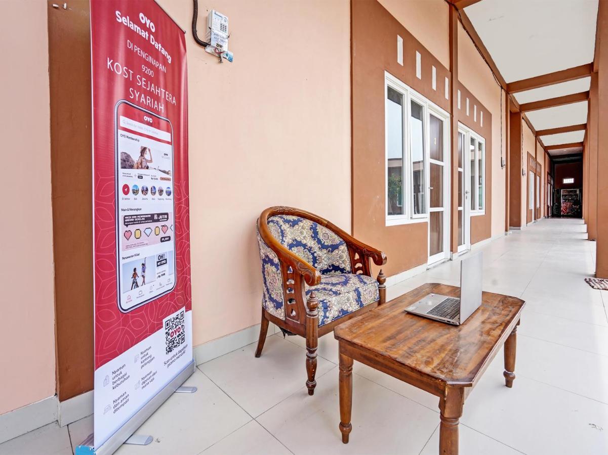 Hotel Oyo 92006 Kost Sejahtera Syariah Sidoarjo Esterno foto