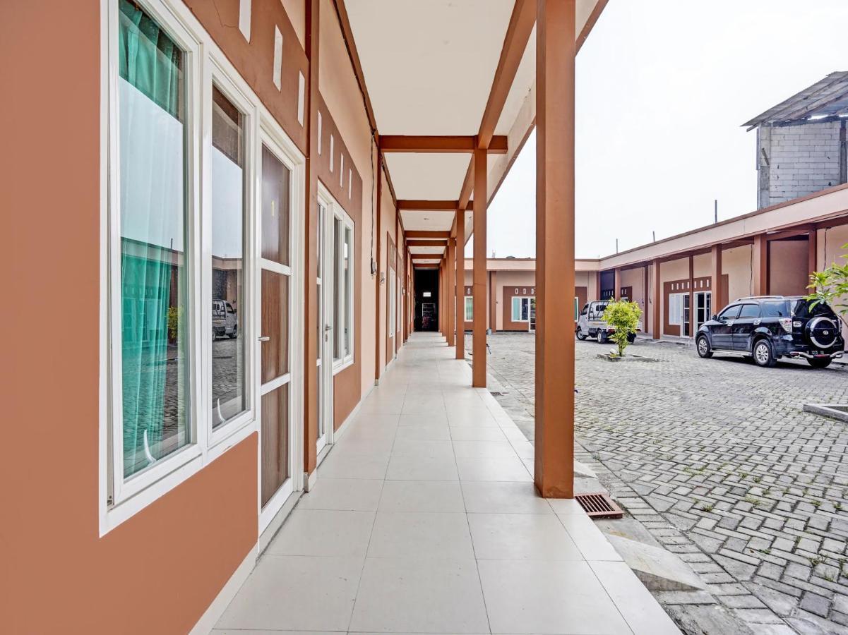 Hotel Oyo 92006 Kost Sejahtera Syariah Sidoarjo Esterno foto