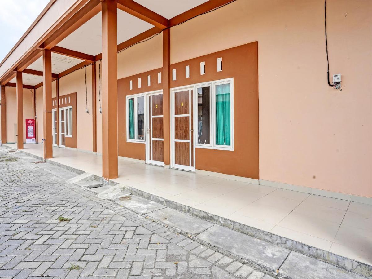 Hotel Oyo 92006 Kost Sejahtera Syariah Sidoarjo Esterno foto