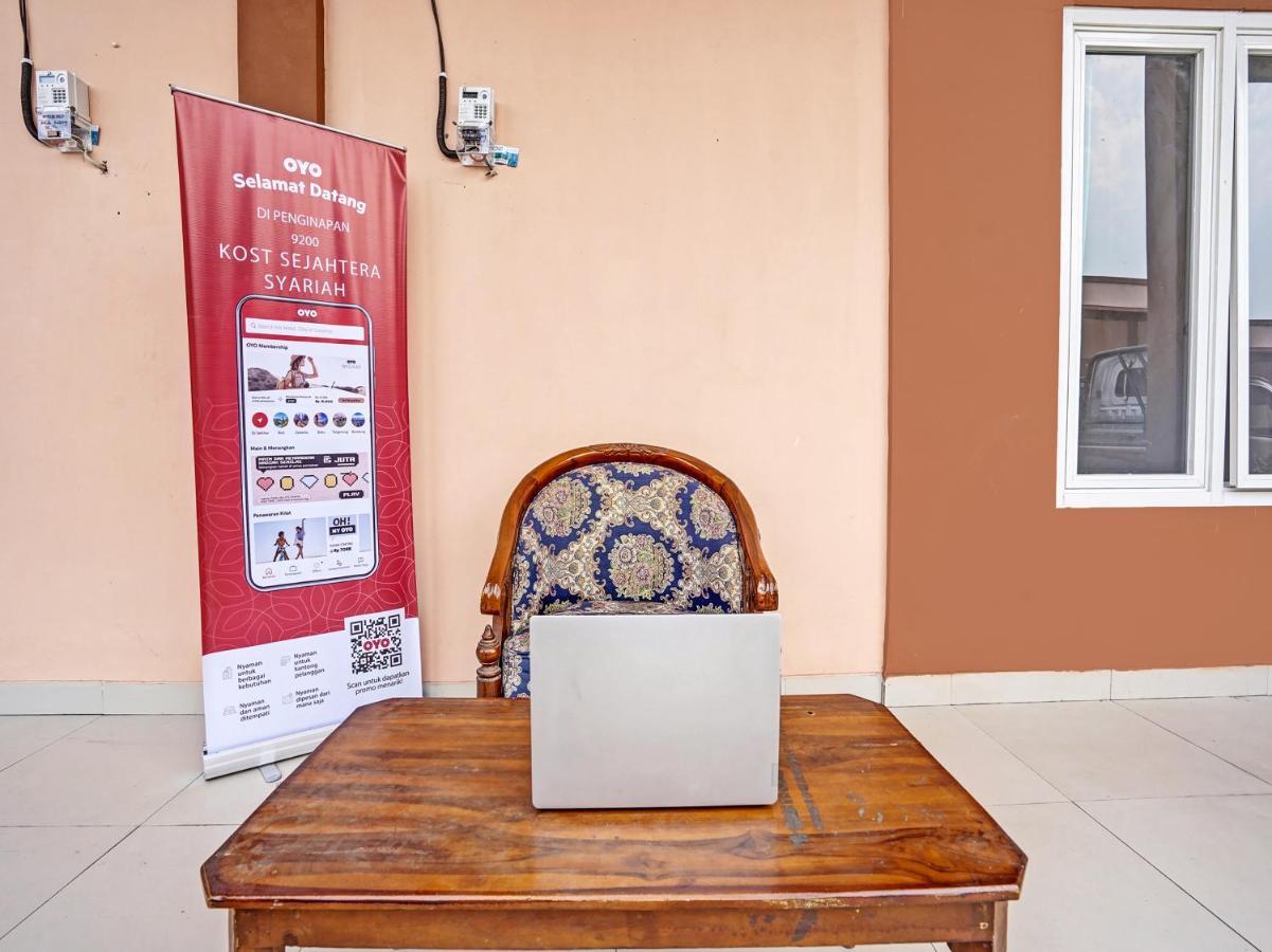 Hotel Oyo 92006 Kost Sejahtera Syariah Sidoarjo Esterno foto