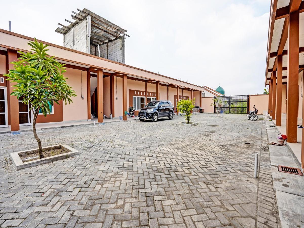 Hotel Oyo 92006 Kost Sejahtera Syariah Sidoarjo Esterno foto