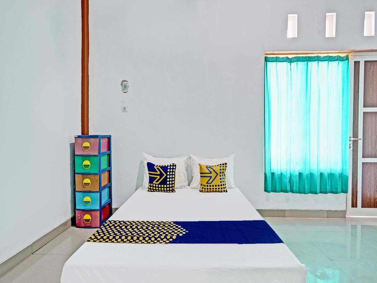 Hotel Oyo 92006 Kost Sejahtera Syariah Sidoarjo Esterno foto