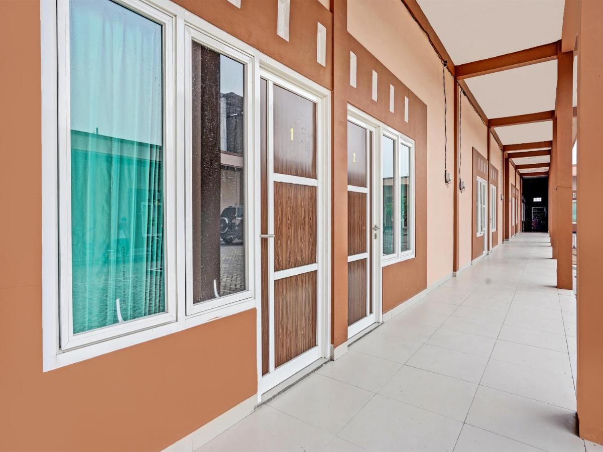 Hotel Oyo 92006 Kost Sejahtera Syariah Sidoarjo Esterno foto
